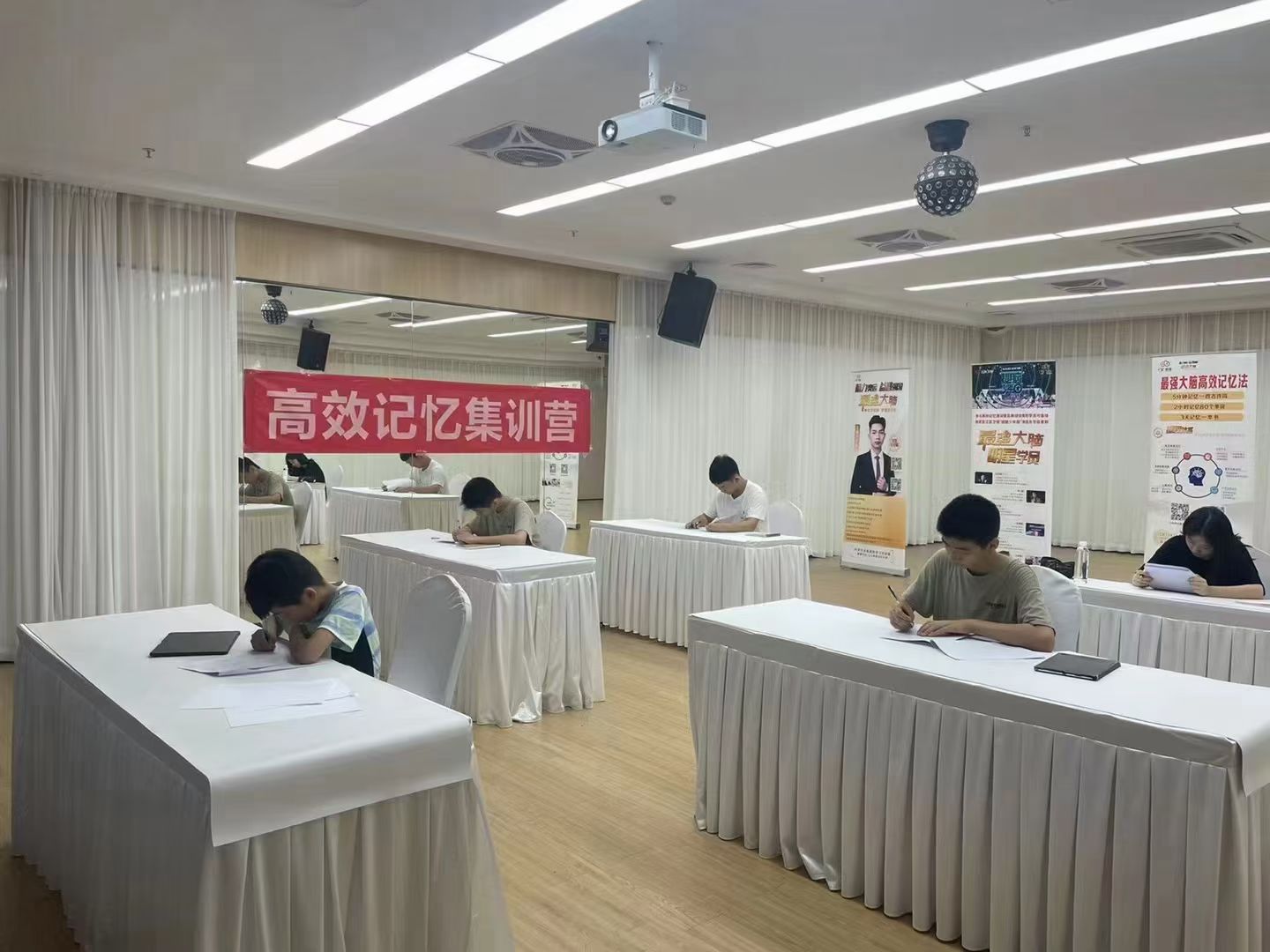 2026年龙岗区英语提分哪家好 深圳小象趣学派值得参考